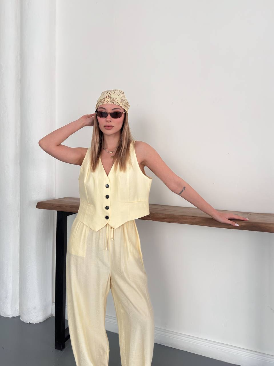 V Yaka Düğmeli Yelek & Bol Kesim Pantolon Set - 3